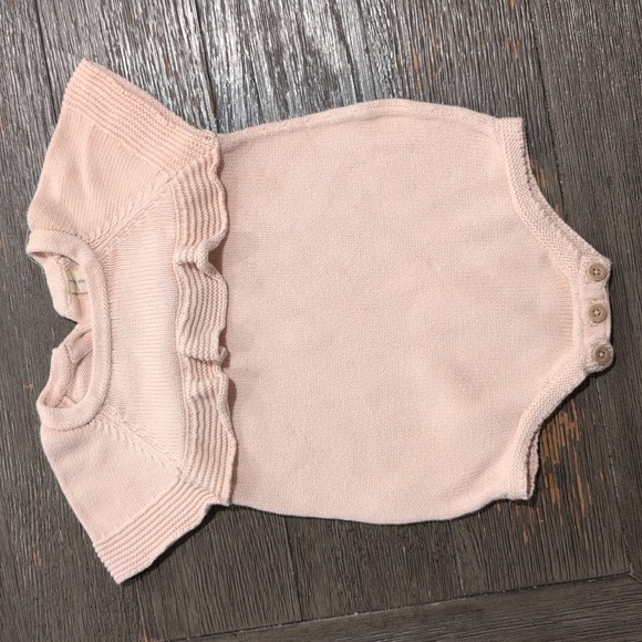 Fin & Vince Other - Fin & Vince Pink Ruffled Knit Baby Romper